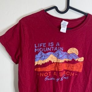 🎱Red Garden of the Gods tee!